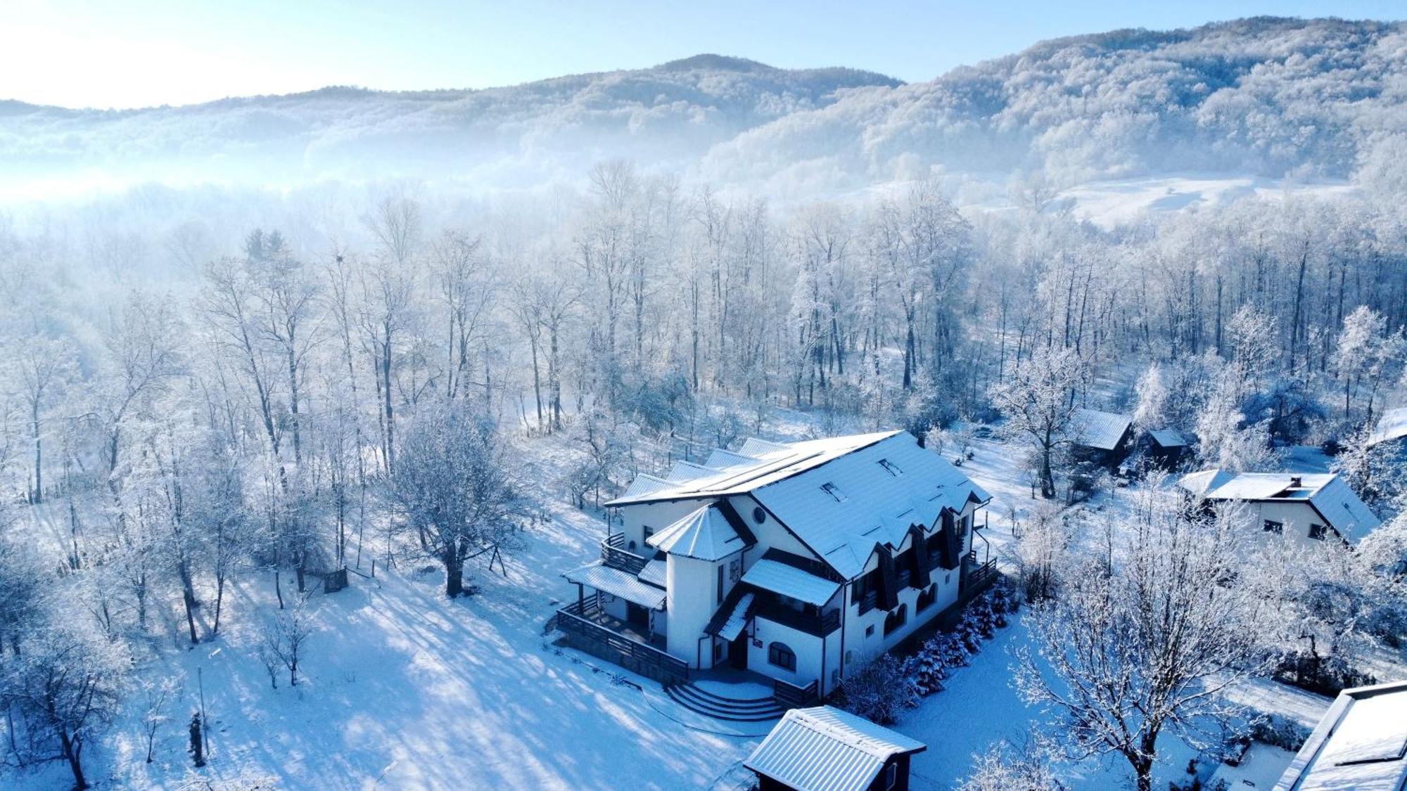 Din Natura Varbilau Екстериор снимка